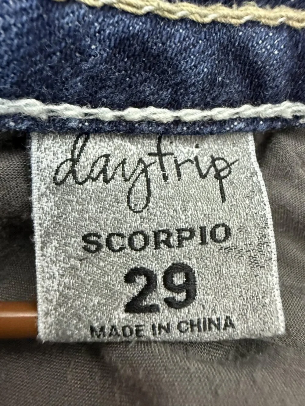 Daytrip Scorpio Jean Shorts Women 29 Blue Embroidered Low Rise Boho Western READ